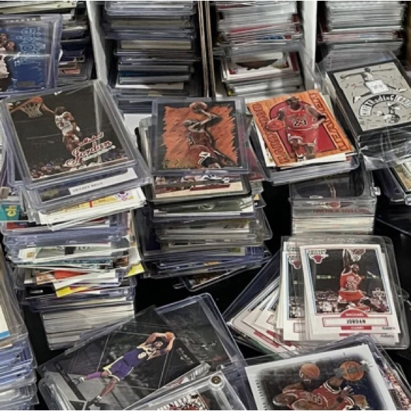 Mint ALL MIXED SPORT CARDS VINTAGE Sport Card Storage Estate Find Lot HOF/RC/… - Picture 2 of 3